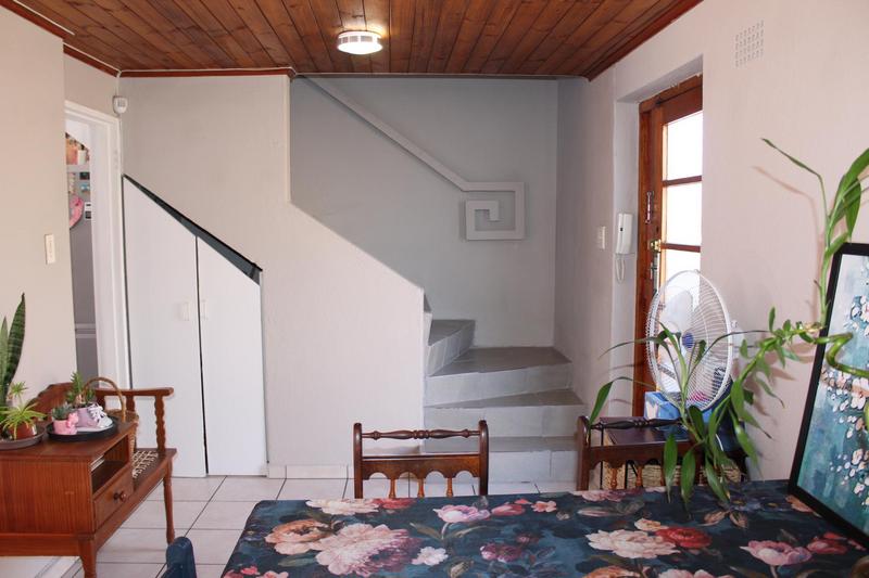 2 Bedroom Property for Sale in Goodwood Estate Western Cape